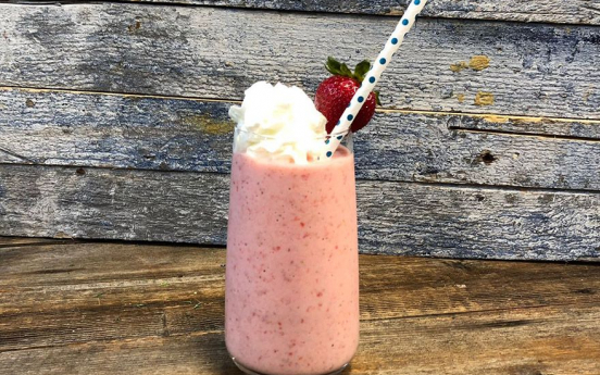 ÇİLEKLİ MİLKSHAKE
